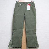 カーキ系裾ピコフリルパンツ