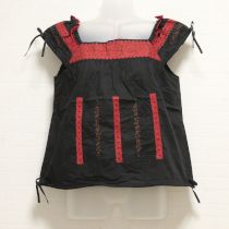 黒刺繍入りブラウス