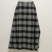 黒チェック後ろ段々エプロンスカート