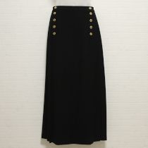 黒金ボタンプリーツスカート