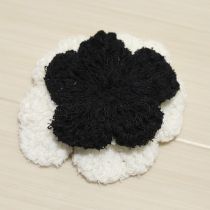 黒×白ニットコサージュ