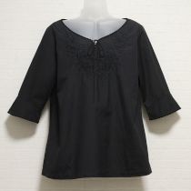 黒花ブーケ刺繍ブラウス