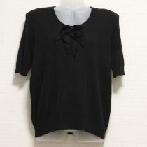 黒リボン使い半袖セーター