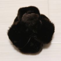 こげ茶ファーコサージュ