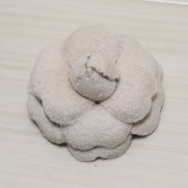 ベージュフラノカメリアコサージュ