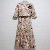 ベージュ系ブーケプリントワンピースコサージュ付き【M】