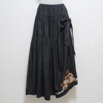 黒ファミリーくま刺繍デニムスカート