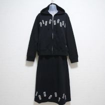 黒ロゴ入りスウェット上下