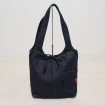 紺ロゴ刺繍入りデニムバッグ
