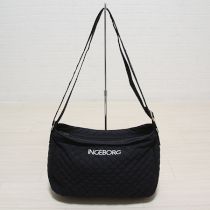 黒キルティングロゴ刺繍バッグ