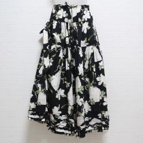 黒くちなしブーケたくし上げスカート