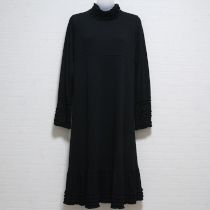黒フリル使いカットソーワンピース