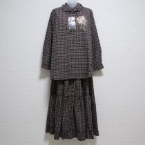黒系フェイバリットブーケ刺繍ブラウス&スカート