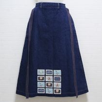 紺ワッペン付きデニムスカート