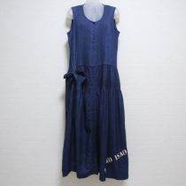 紺ロゴ入りデニムワンピース