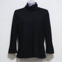 黒モチーフ付きハイネックカットソー【11号】