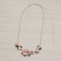 薔薇モチーフネックレス