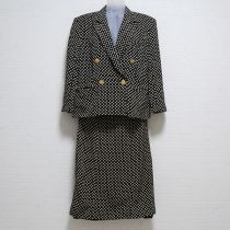 黒水玉金ボタンスーツ