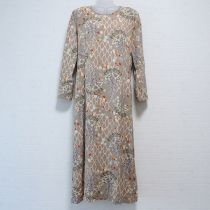 グレージュ藤柄縮緬ワンピース