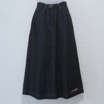 黒SHOW刺繍デニムスカート