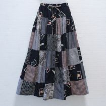 黒ワッペンプリントパッチワークスカート