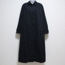 黒ステンカラーコート