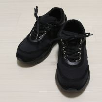 黒カメリアポイントスニーカー