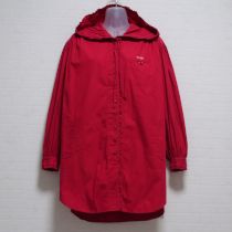 赤ロゴ刺繍入りフード付きブラウス