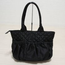 黒カメリア刺繍キルティングバッグ
