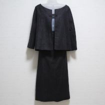 黒系ジャケット&スカート