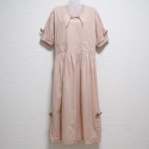 ピンクリボン使いロゴ入りワンピース
