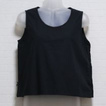 黒ロゴ刺繍ノースリブラウス
