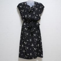 黒花柄サッシュ付きポリワンピース