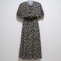 黒花柄リボン使いポリワンピース