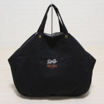 黒ロゴ刺繍入りトートバッグ