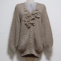 ベージュ花モチーフ麻カーディガン