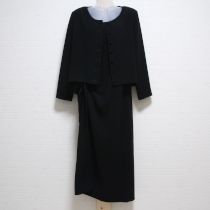 黒ワンピーススーツ