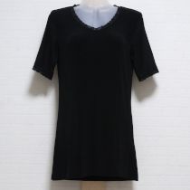 黒レース使いカットソー