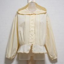クリームフード付きペプラムブラウス