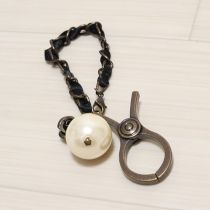 パール使いグローブホルダー
