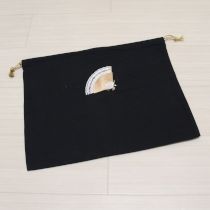 黒扇子刺繍巾着