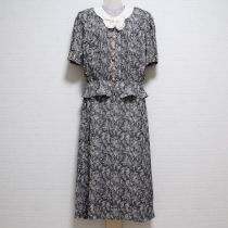 黒系花柄ブラウススーツ