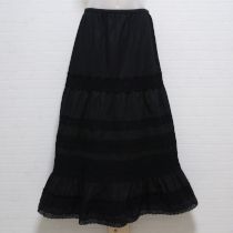黒レース使いスカート