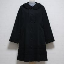 黒フリルコート