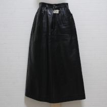 黒レザースカート