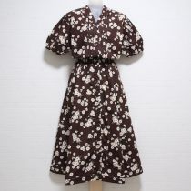こげ茶マーガレットプリントワンピース