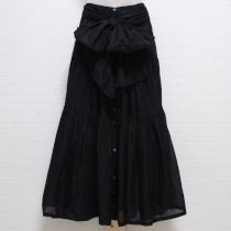 黒ローンスカート