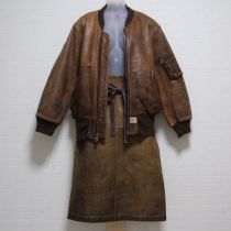 茶ロゴ入りレザーブルゾン&ジャンパースカート