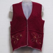 ボルドーロゴ刺繍ニットベスト