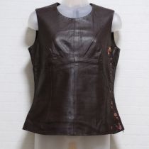 茶刺繍入りレザーブラウス